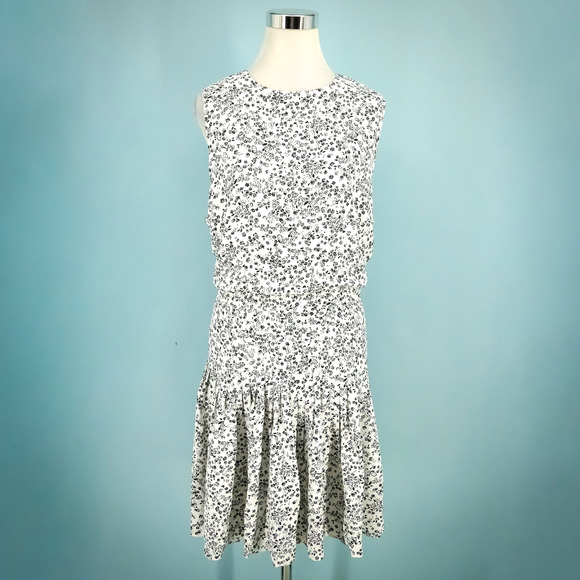 Ann Taylor Dresses & Skirts - Ann Taylor Size 18 White Black Floral Print Fit Flare Pleated Sleeveless Dress